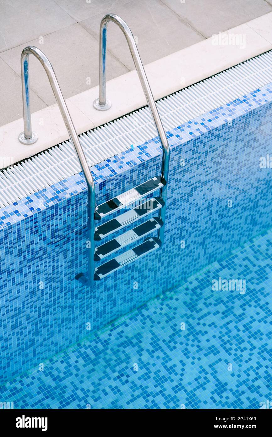 Blue pool mosaic hi-res stock photography and images - Alamy