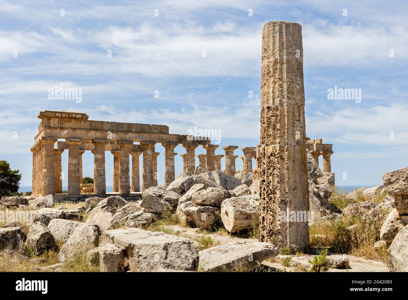 Pillars of selinunte ruins hi-res stock photography and images - Alamy