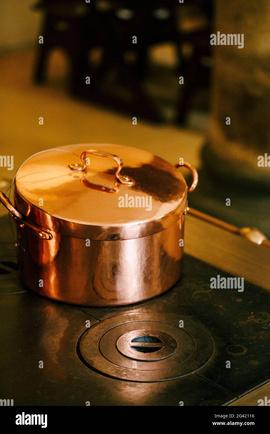 Antique copper cooking pot hi-res stock photography and images - Alamy