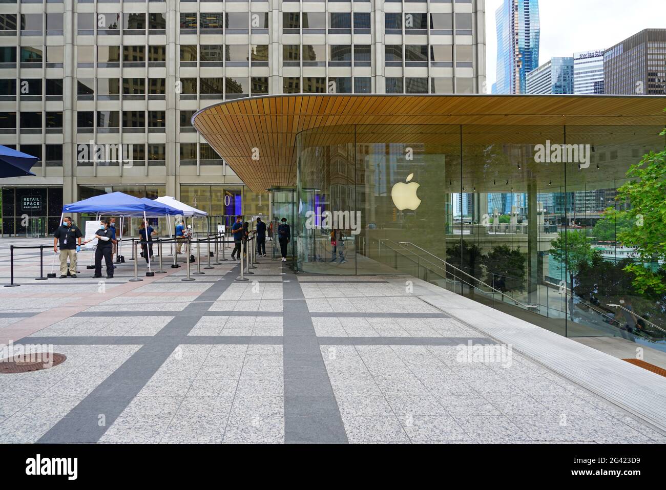 Apple Store Michigan Avenue, Chicago, IL, USA Stock Photo - Alamy