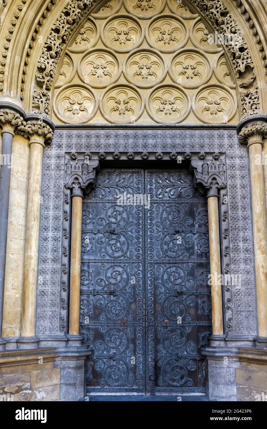 Exterior Door at Westminster Abbey Stock Photo Alamy
