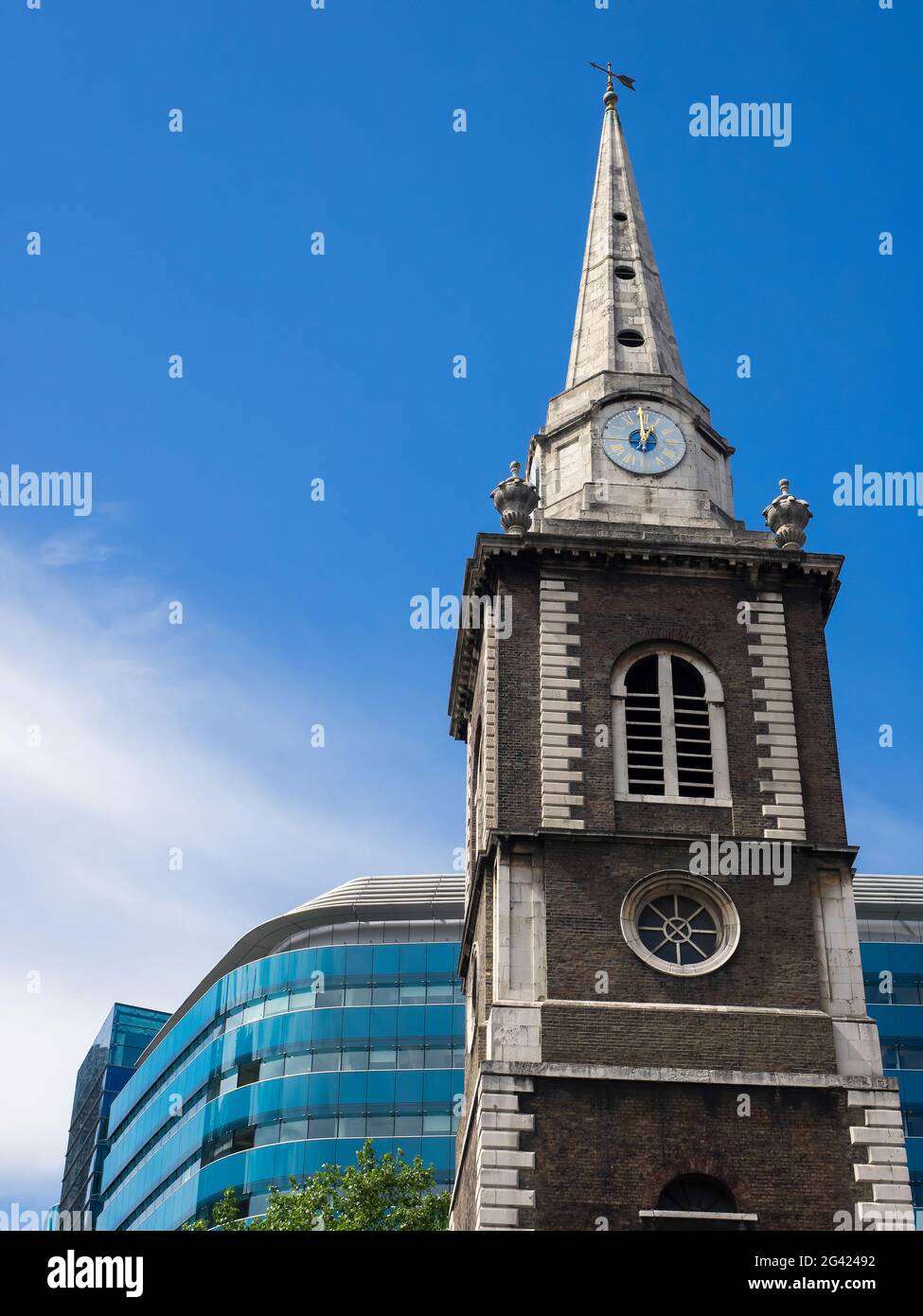 Boltolph Without Aldgate Church in London Stock Photo