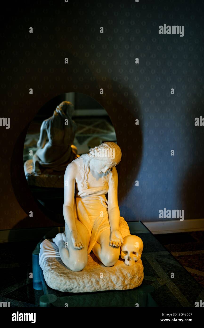Statue of mary magdalene hi-res stock photography and images - Alamy