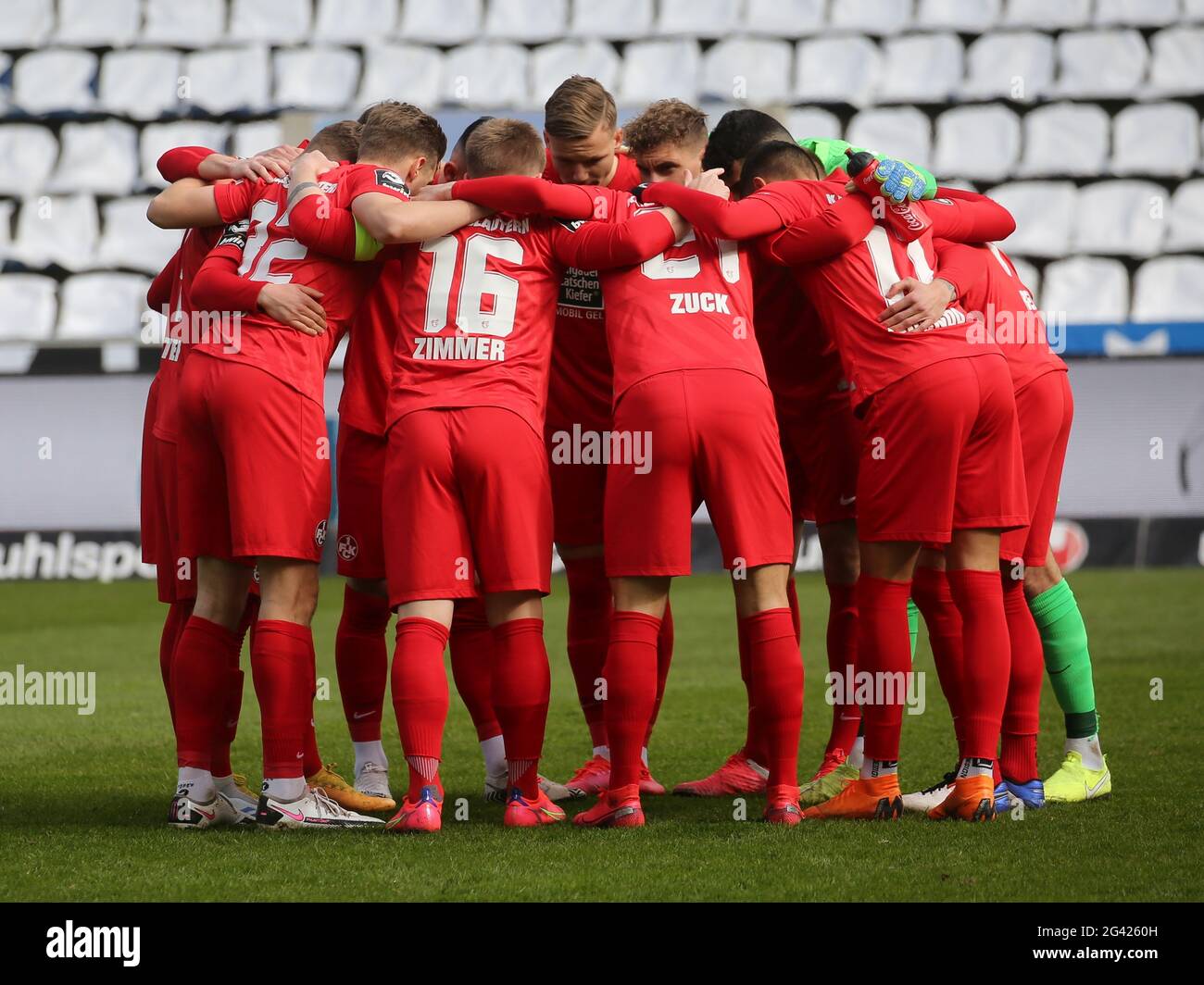 Circle of players 1.FC Kaiserslautern DFB 3rd league season 2020-21 Stock Photo