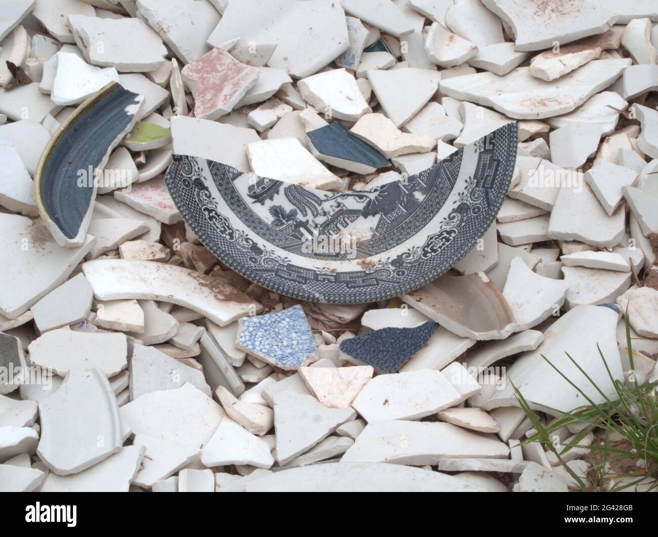 Broken pottery hires stock photography and images Alamy