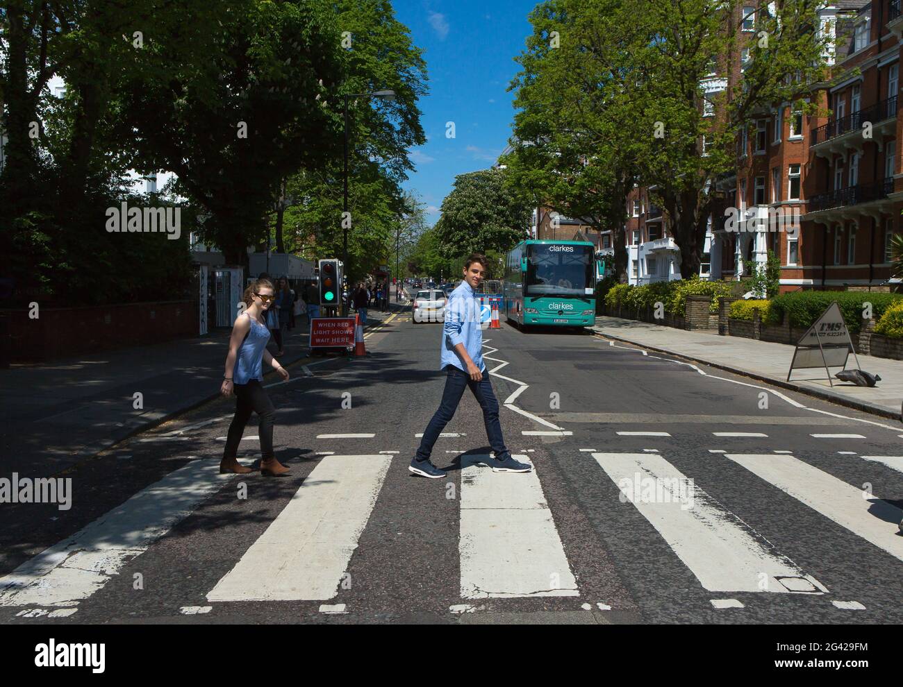 UNITED KINGDOM. ENGLAND. LONDON. ABBEY ROAD. CROSSWALK THAT ILLUSTRATES THE COVER OF THE LAST ALBUM OF THE FAB FOUR (THIS IS THE ONLY NATIONALLY RANKE Stock Photo