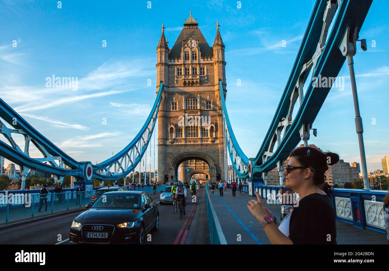 UNITED KINGDOM. LONDON. TOWER BRIDGE ON THAMES RIVER Stock Photo