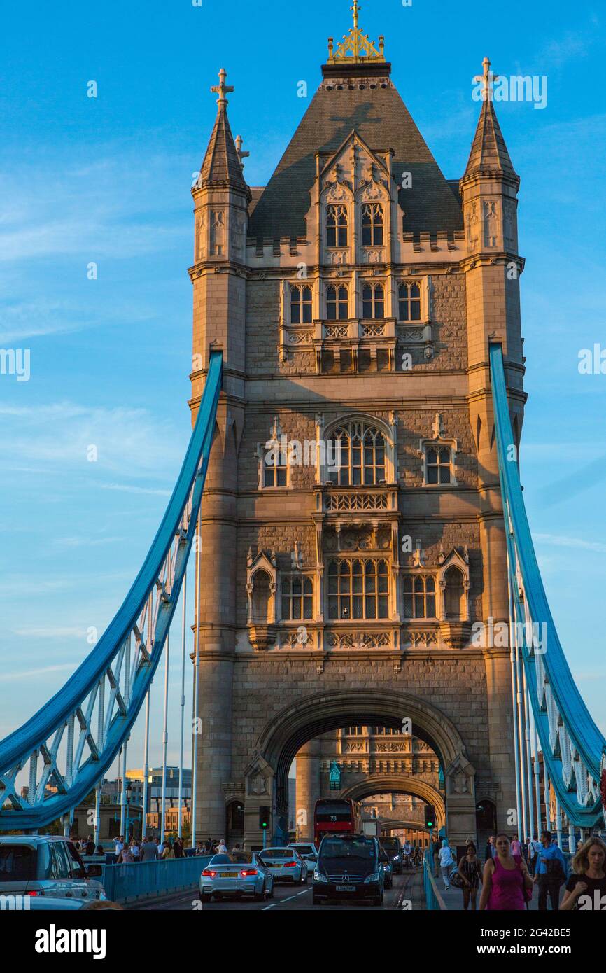 UNITED KINGDOM. LONDON. TOWER BRIDGE ON THAMES RIVER Stock Photo