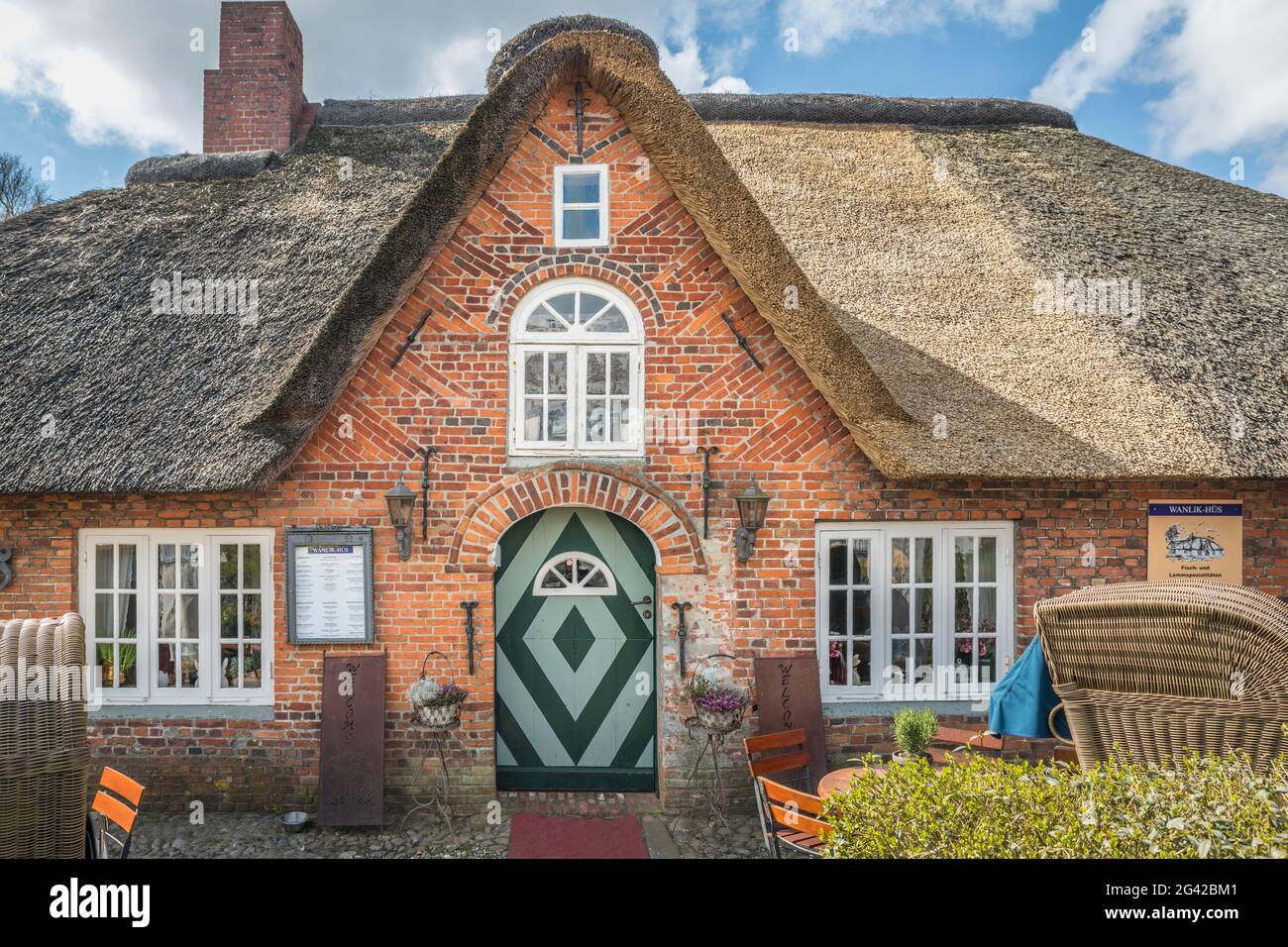 Old thatched roof house in St. Peter Dorf, St. Peter-Ording, North Friesland, Schleswig-Holstein Stock Photo