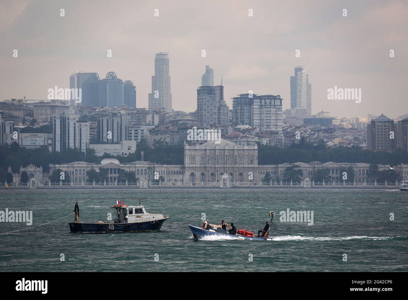 Ships on sea of marmara 2021 hi-res stock photography and images - Alamy