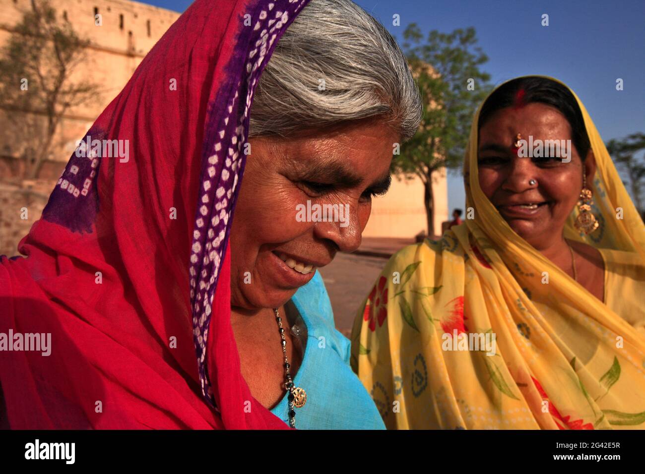 INDIA, RAJASTHAN, JODHPUR, WOMEN AT MEHRANGARH FORT Stock Photo - Alamy