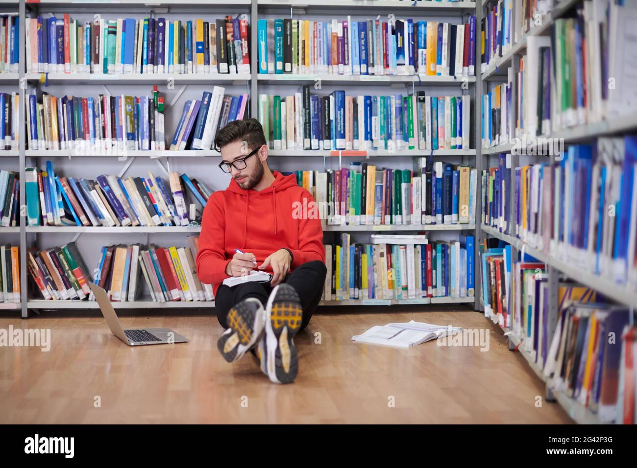 Am Using Notebooks The students uses a notebook, laptop and a school library Stock Photo ...