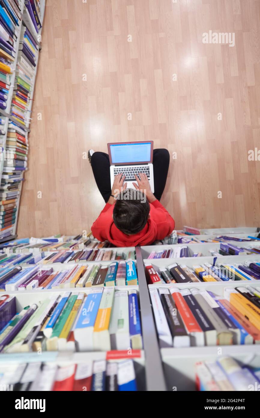 Am Using Notebooks The students uses a notebook, laptop and a school library Stock Photo ...