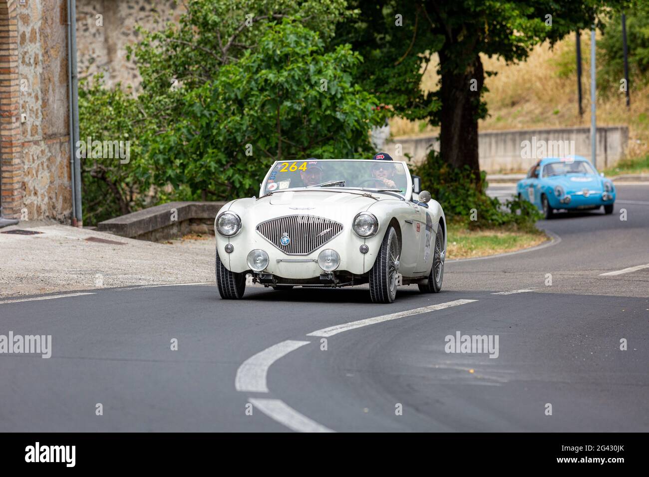 Orvieto, Italy. 18th June, 2021. A 1954 Austin Healey 100/4 BN1 arriving in Orvieto. Credit: Stephen Bisgrove/Alamy Live News Stock Photo