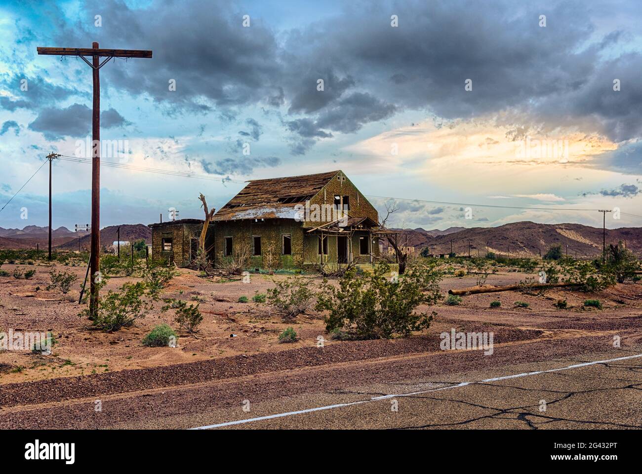 Abandoned building along Route 66, Ludlow, California, USA Stock Photo
