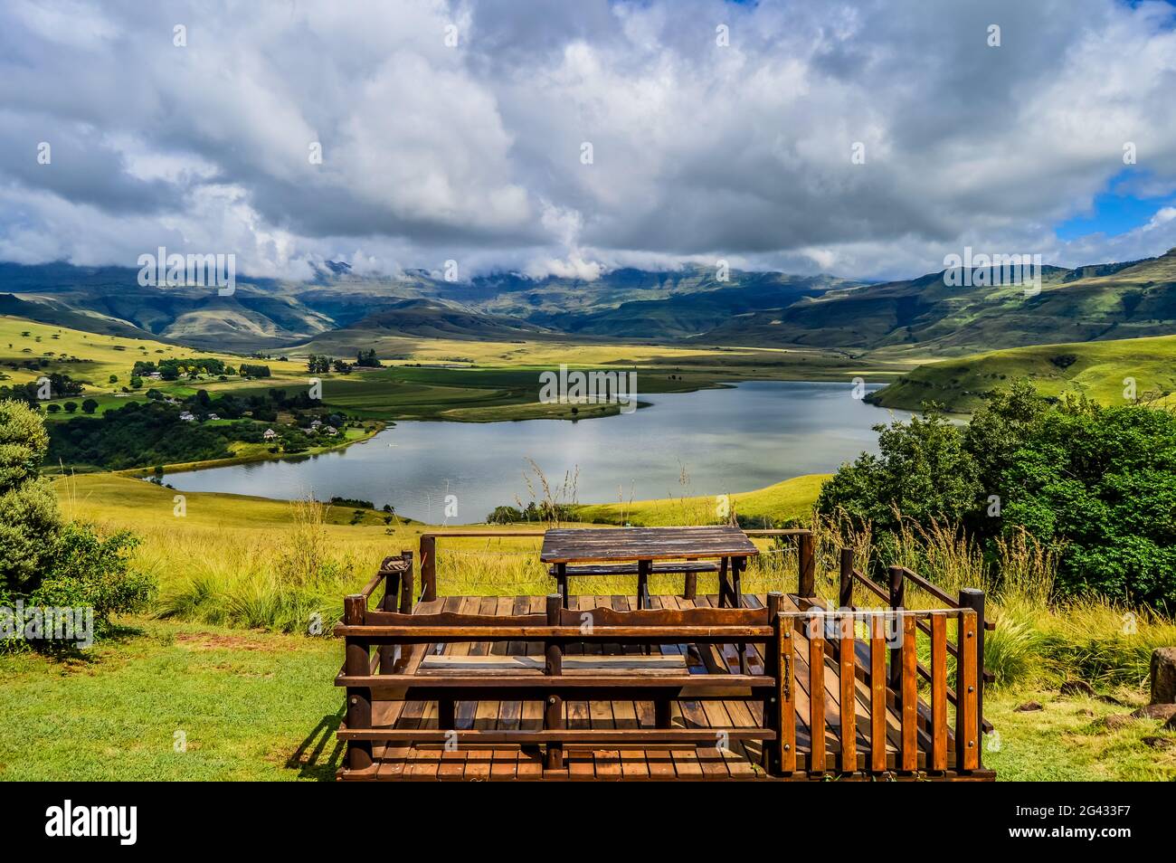 Drakensberg mountain escarpment and bell park dam around Cathkin park