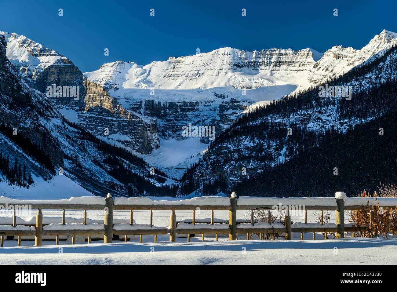 Lake Louise and Canadian Rockies in winter, Banff National Park ...