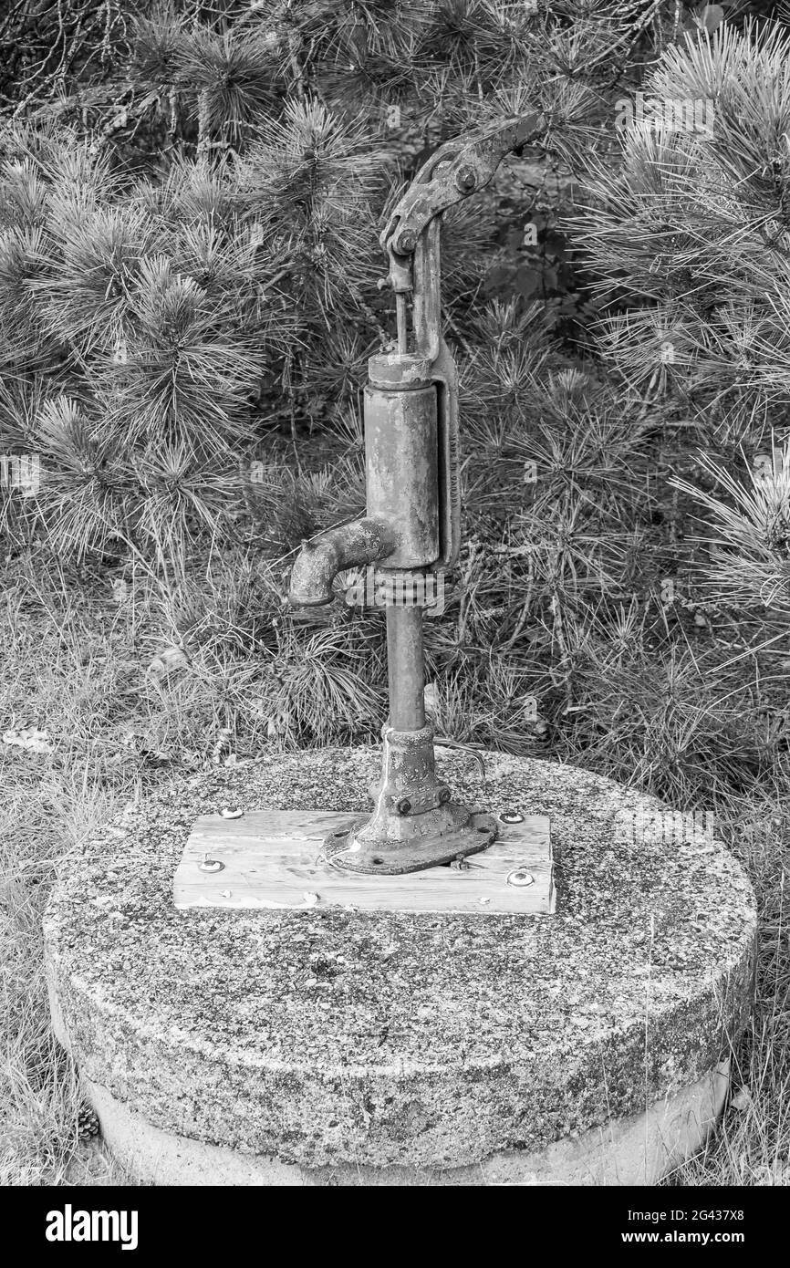 Vintage Rusty Iron Water Pump Stock Photo Alamy