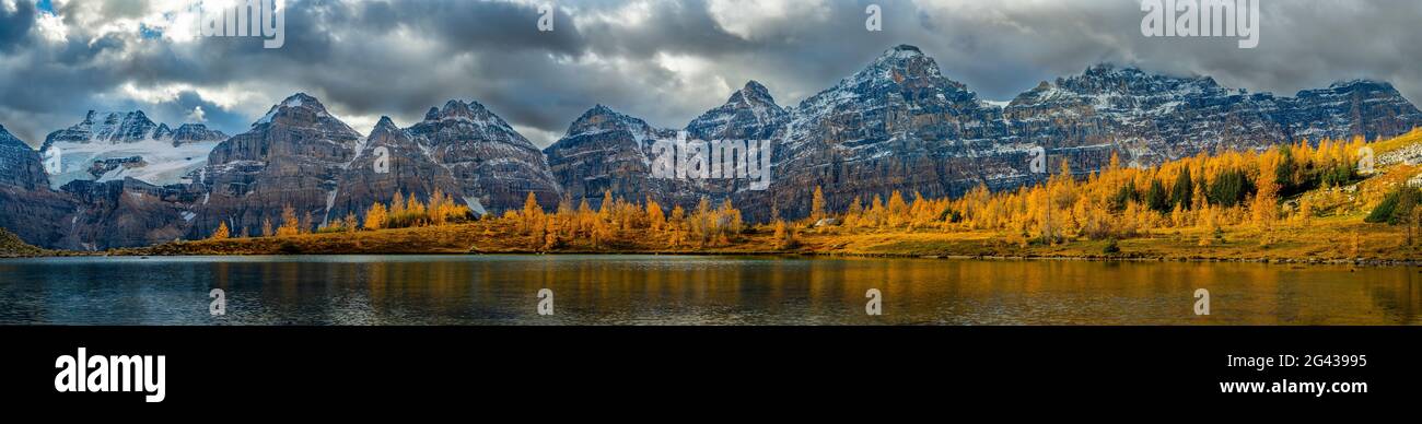 Moraine Lake and Valley of the Ten Peaks in autumn, Banff National Park, Alberta, Canada Stock Photo