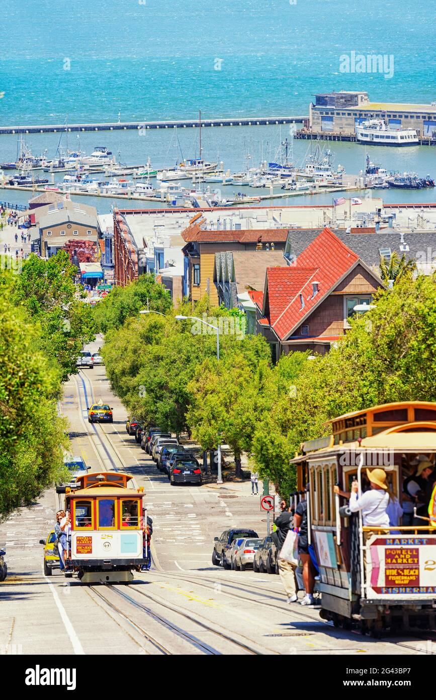 powell-hyde-line-cable-car-san-francisco-california-usa-stock-photo