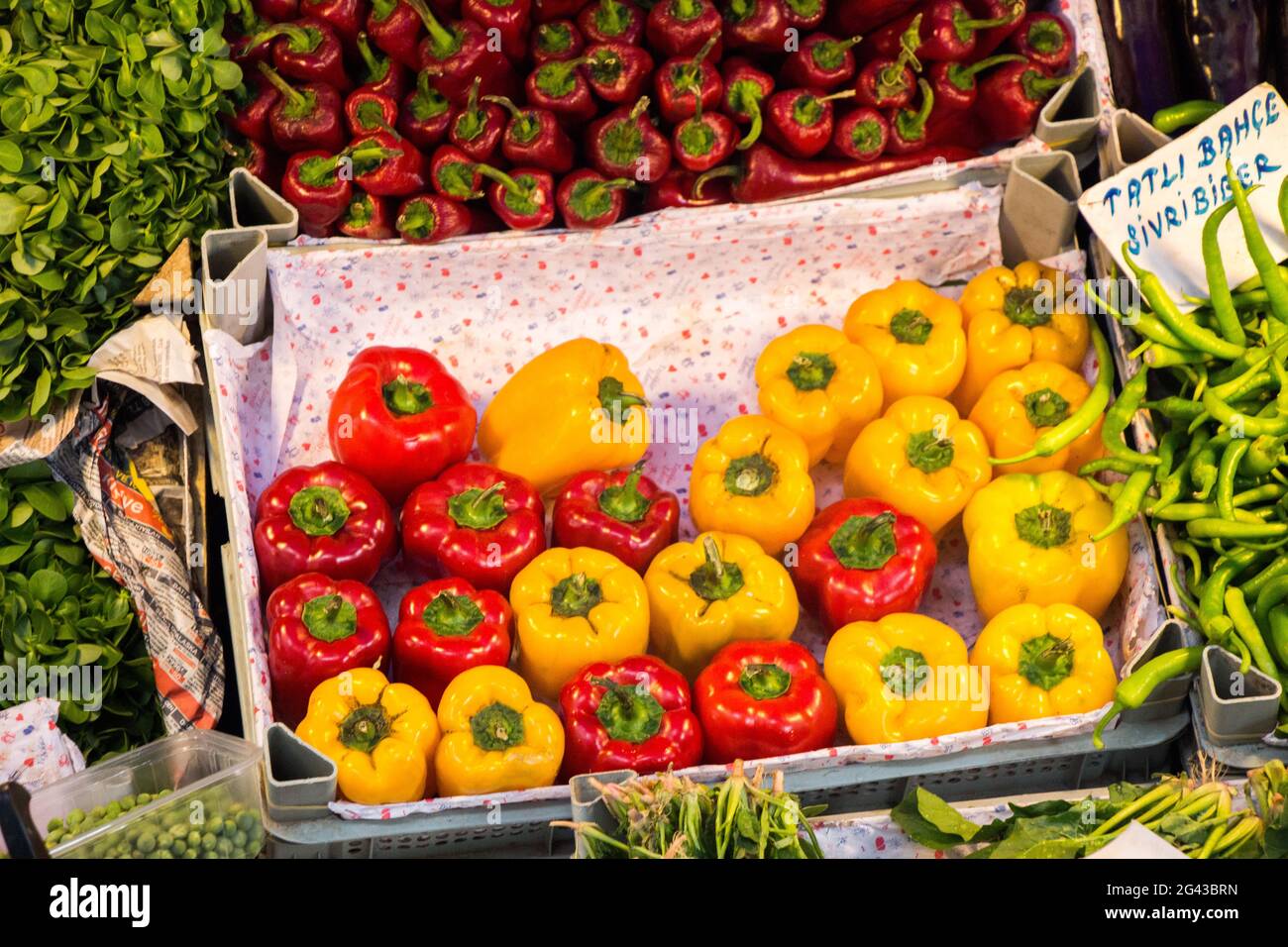 Red and yellow pepper at the market stand Stock Photo - Alamy