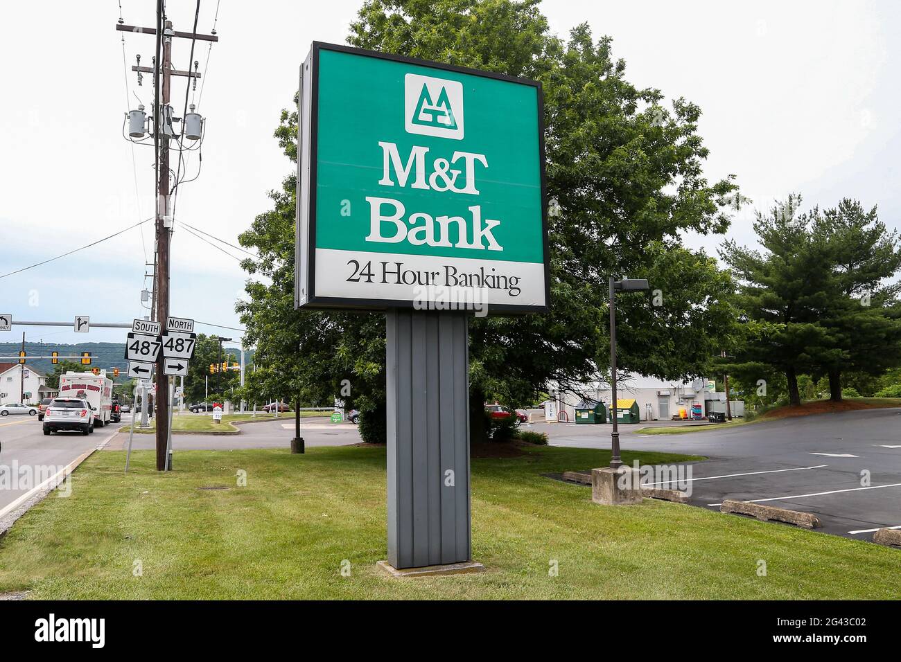 Closed bank holiday hires stock photography and images Alamy