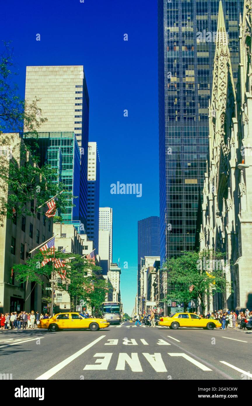 2006 HISTORICAL FIFTH AVENUE MIDTOWN MANHATTAN NEW YORK CITY USA Stock ...