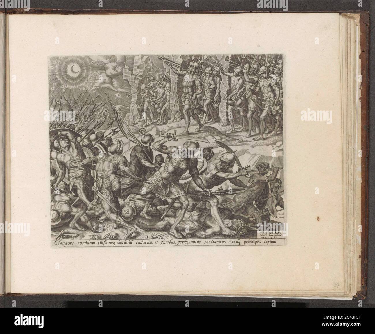 Left hand pitcher hires stock photography and images Alamy