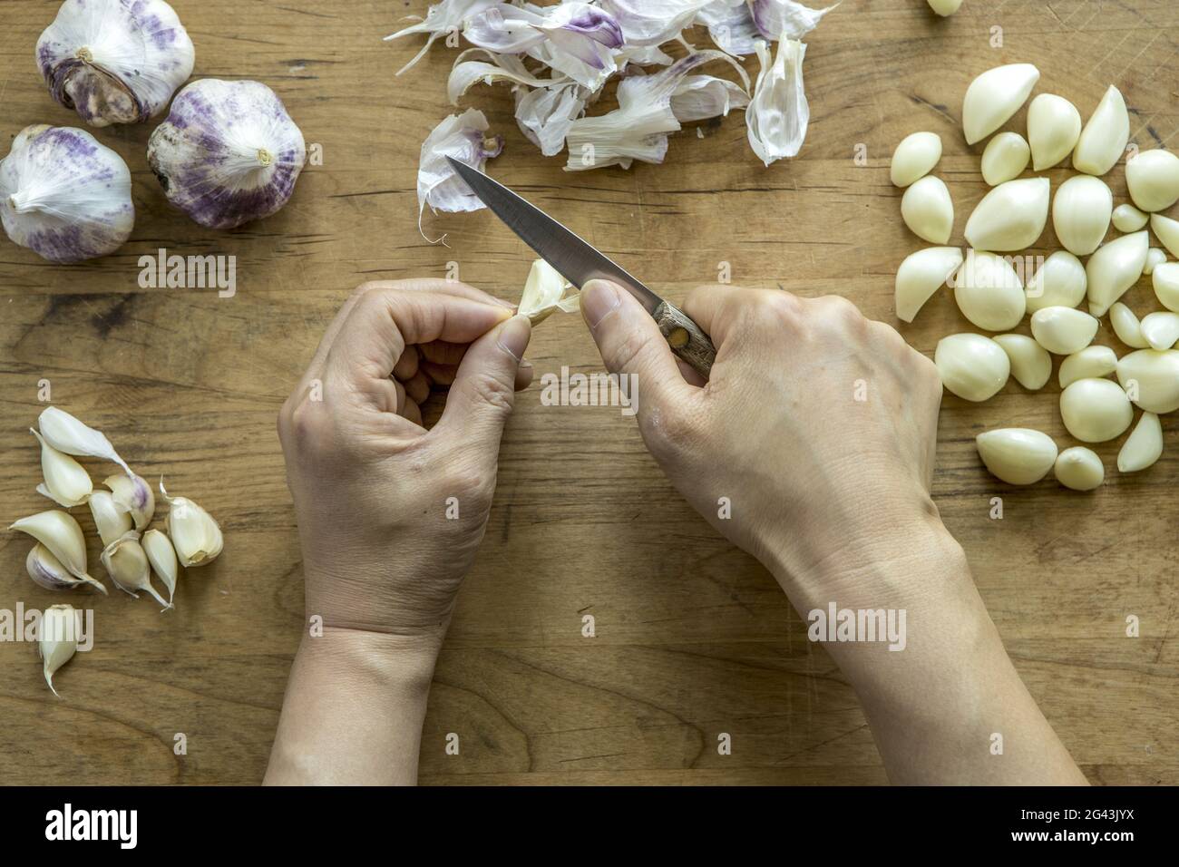 Kitchen knife with clove of garlic hi-res stock photography and images ...