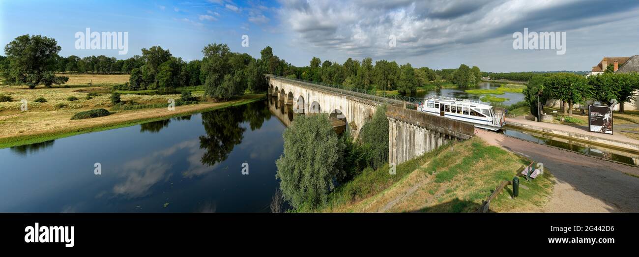 Arch bridge over Loire river, Digoin, Burgundy, France Stock Photo