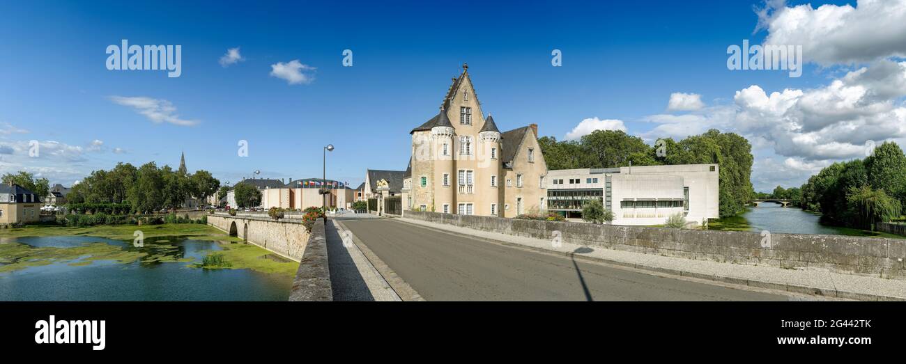 Bridge across lake and Chateau des Carmes, Ville de La Fleche, Loire Valley, France Stock Photo