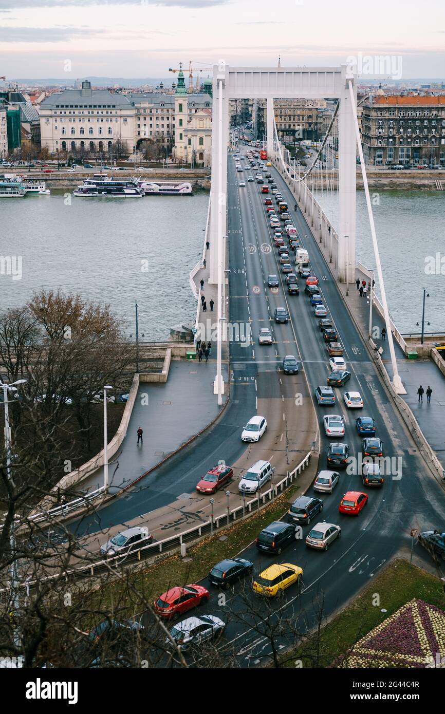 View of the Elizabeth Bridge over the Danube in Budapest along which cars travel Stock Photo Alamy