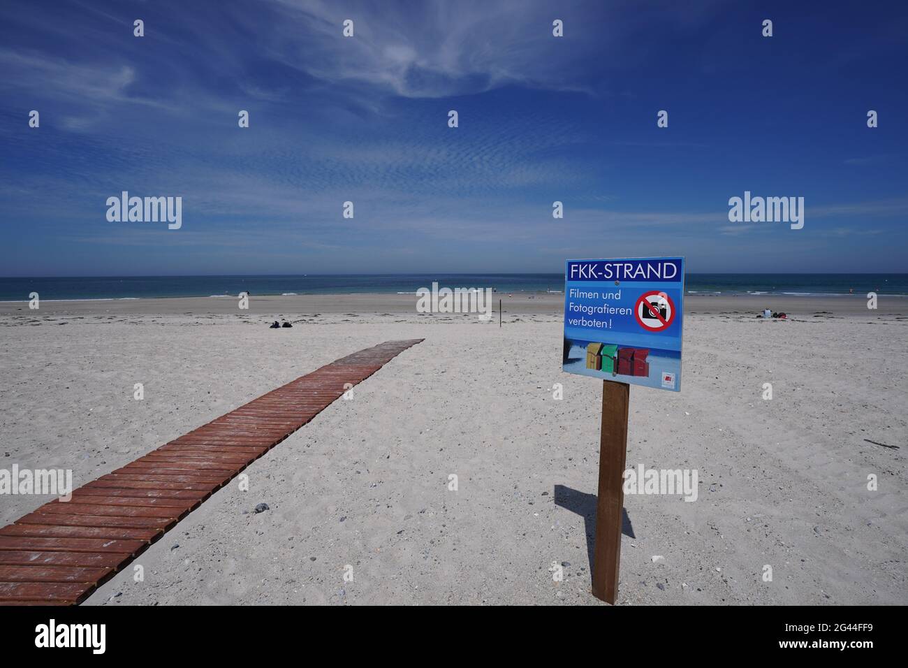 fkk little  is posted on the nudist beach on the  dune of the high seas island of Helgoland. (To