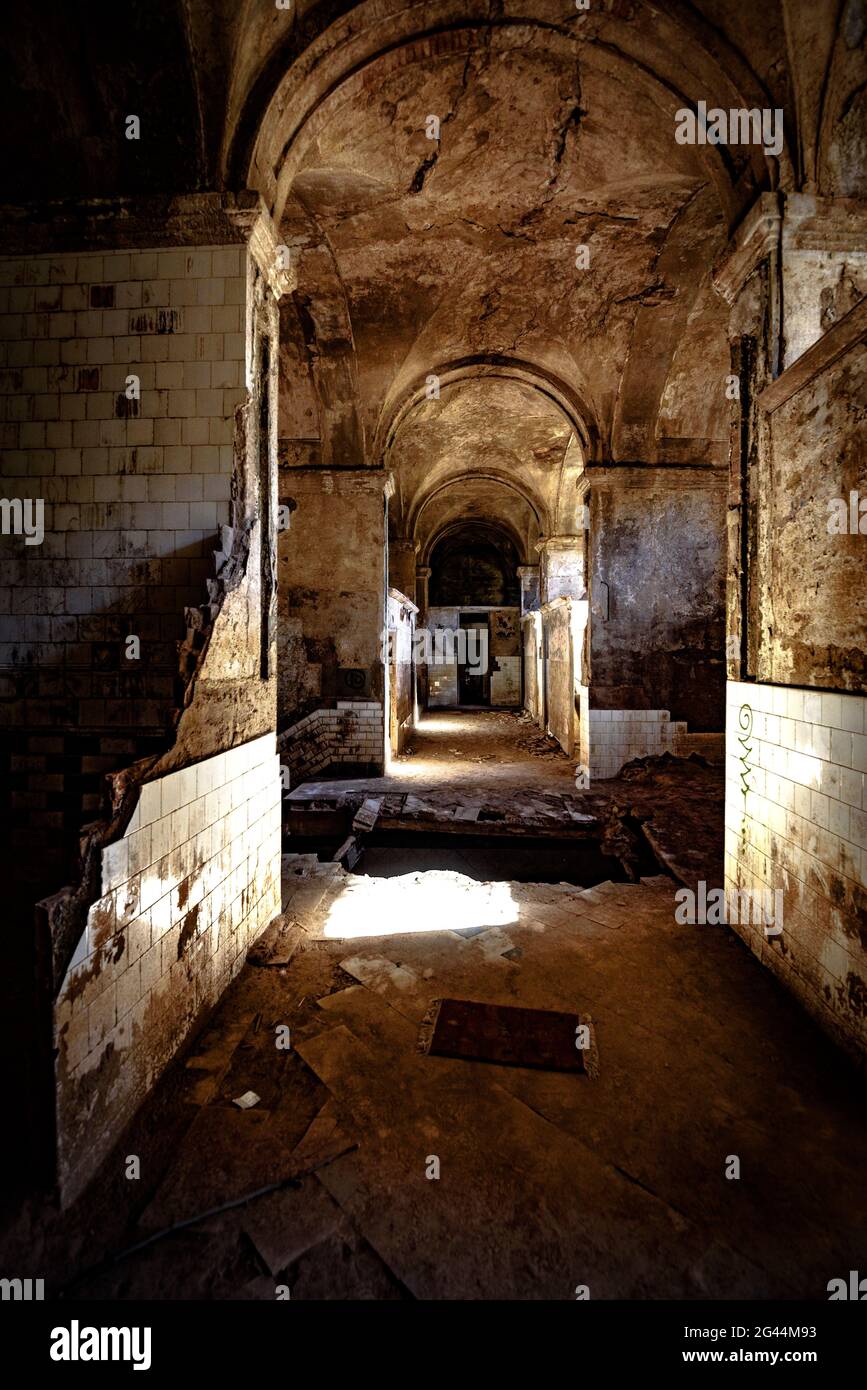 Interior of La Puda old spa in ruins, in Esparreguera (Baix Llobregat, Barcelona, Catalonia, Spain) ESP: Interor del antiguo balneario de la Puda Stock Photo