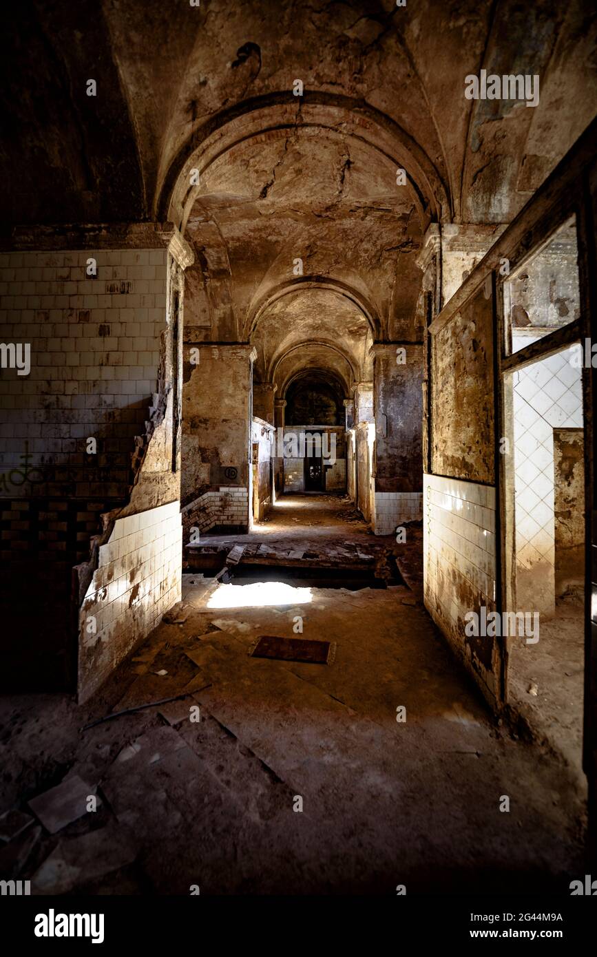 Interior of La Puda old spa in ruins, in Esparreguera (Baix Llobregat, Barcelona, Catalonia, Spain) ESP: Interor del antiguo balneario de la Puda Stock Photo