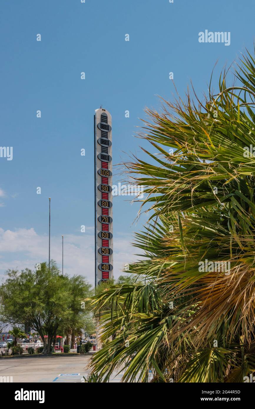 Giant thermometer hires stock photography and images Alamy