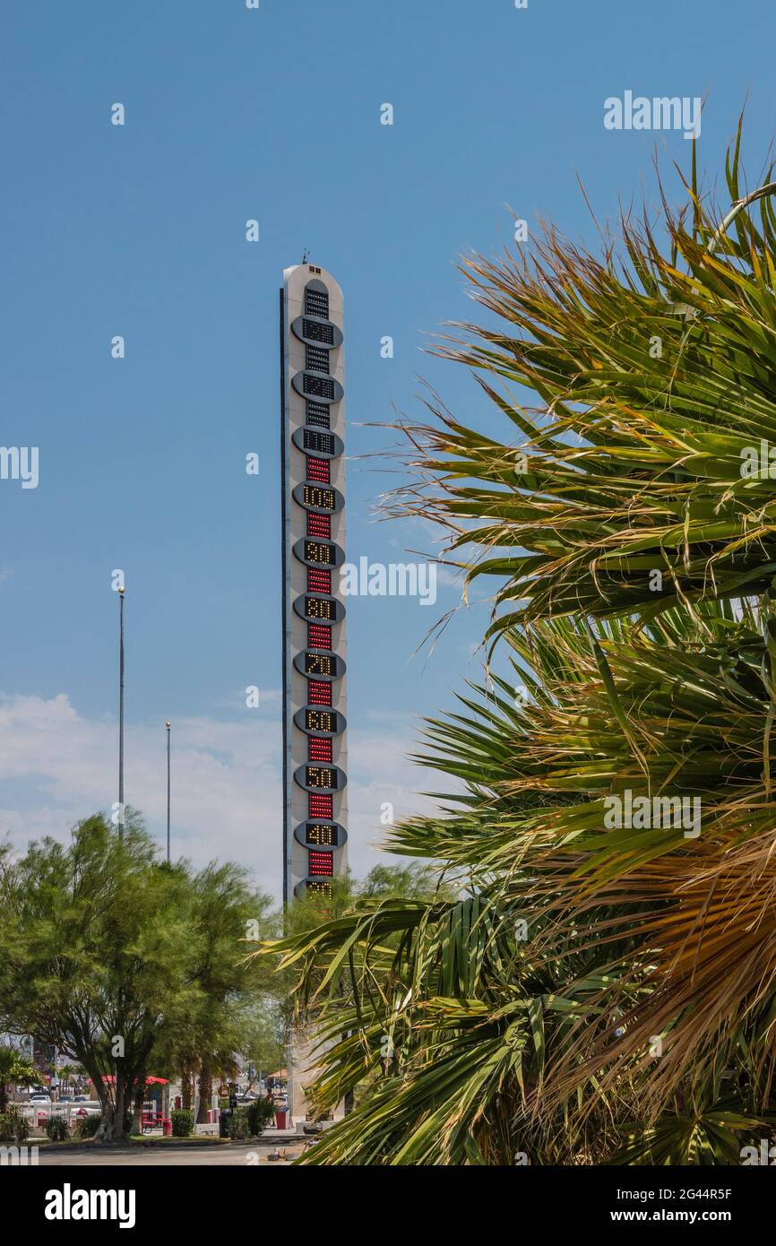 Giant thermometer hires stock photography and images Alamy