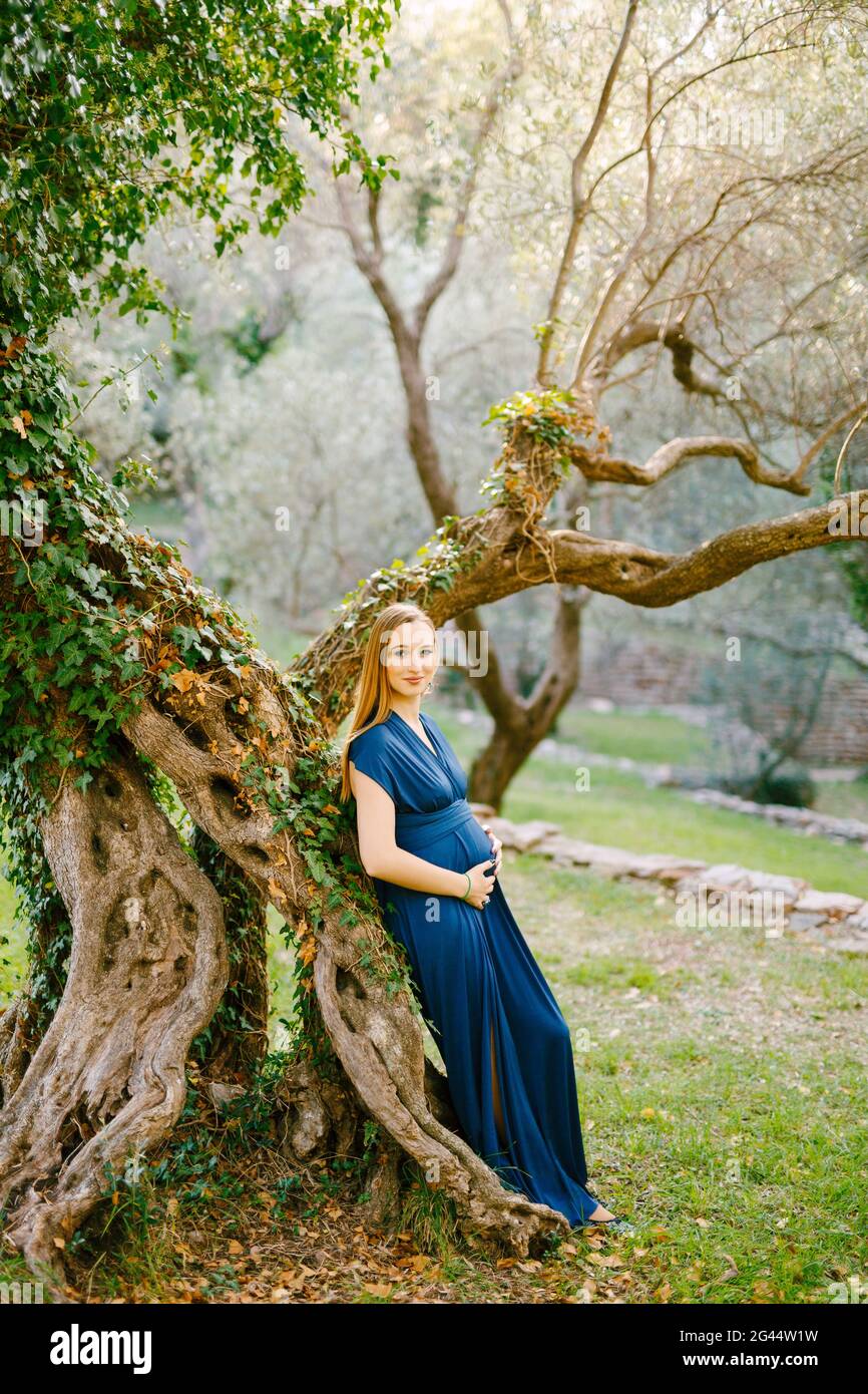 Huge belly hi res stock photography and images Alamy