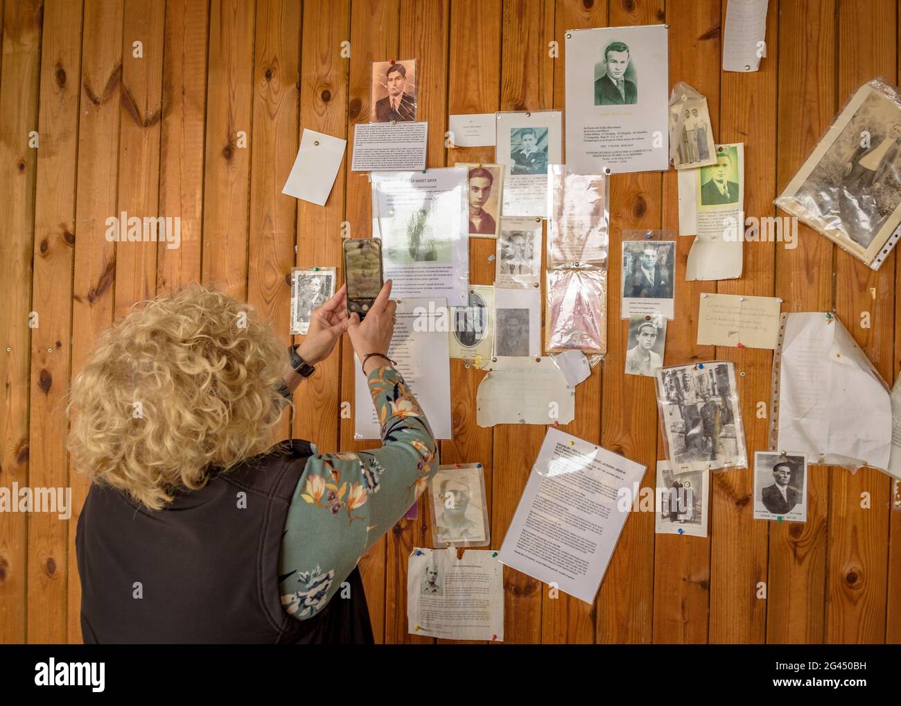 Visit to one of the Battle of the Ebro Spaces. Camposines Memorial, where homage is paid to the
