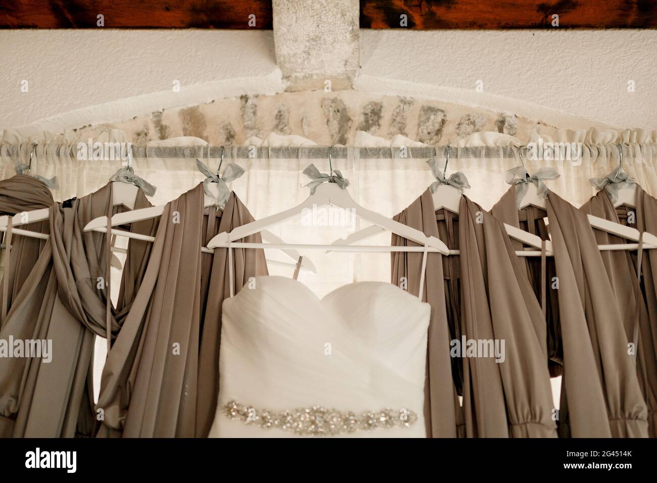 Beautiful bridesmaid dresses hi-res stock photography and images - Alamy