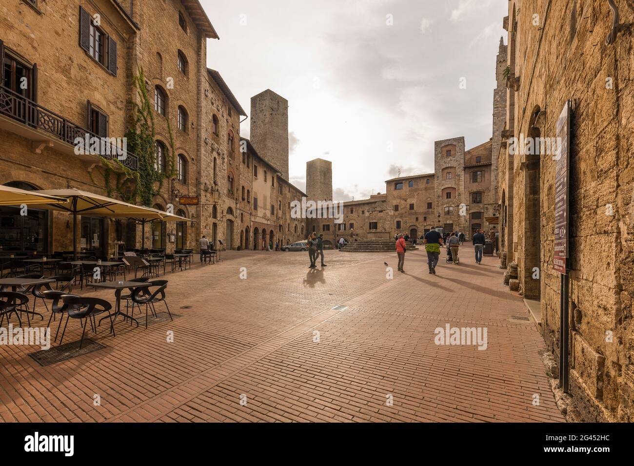 Piazza della Cisterna, San Gimignano, Province of Siena, Tuscany, Italy Stock Photo