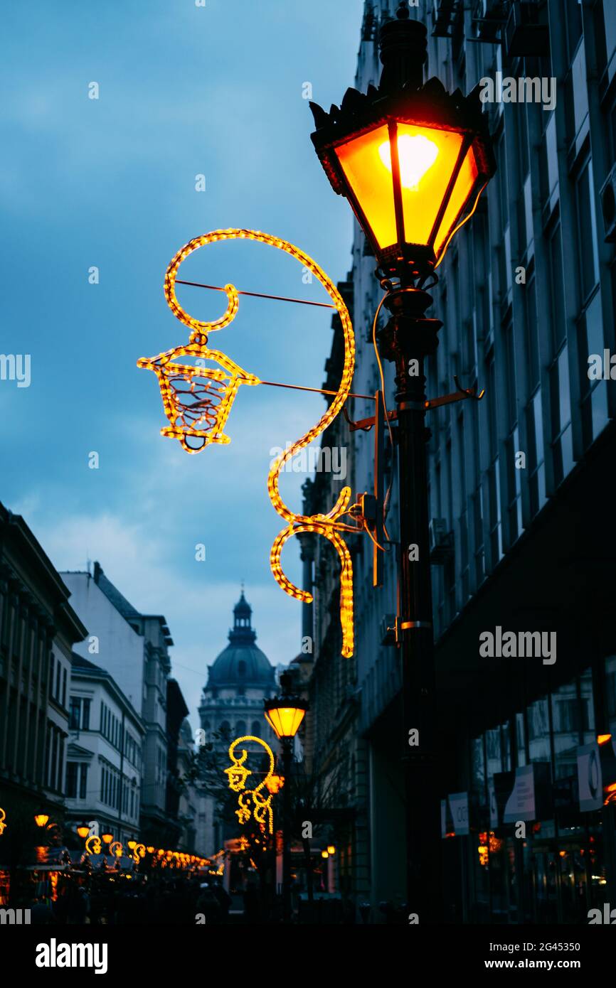 Street Lamp At Night Images – Browse 298,032 Stock Photos, Vectors, and  Video