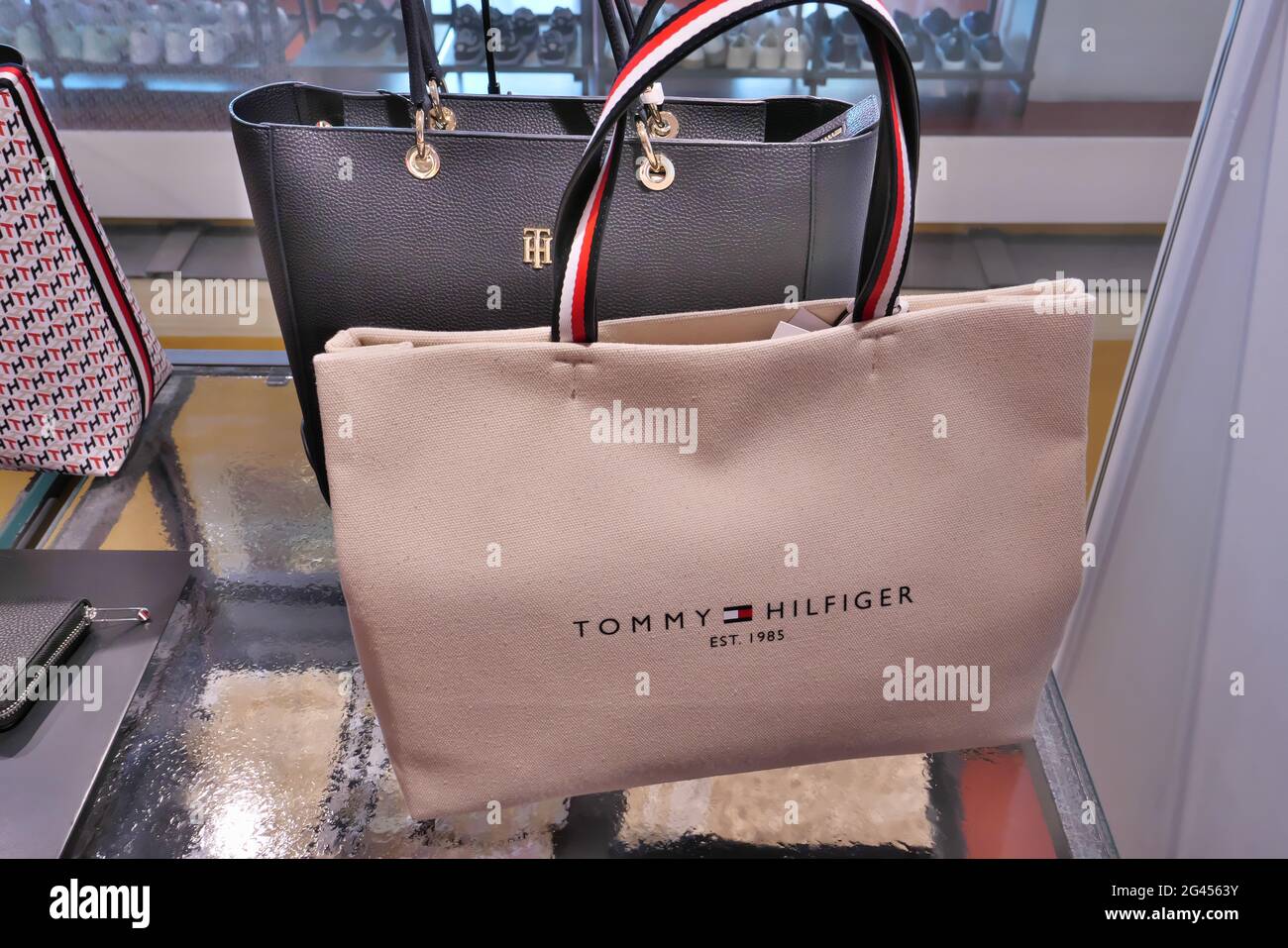 BAG ON DISPLAY AT TOMMY HILFIGER BOUTIQUE INSIDE THE RINASCENTE FASHION  STORE Stock Photo - Alamy