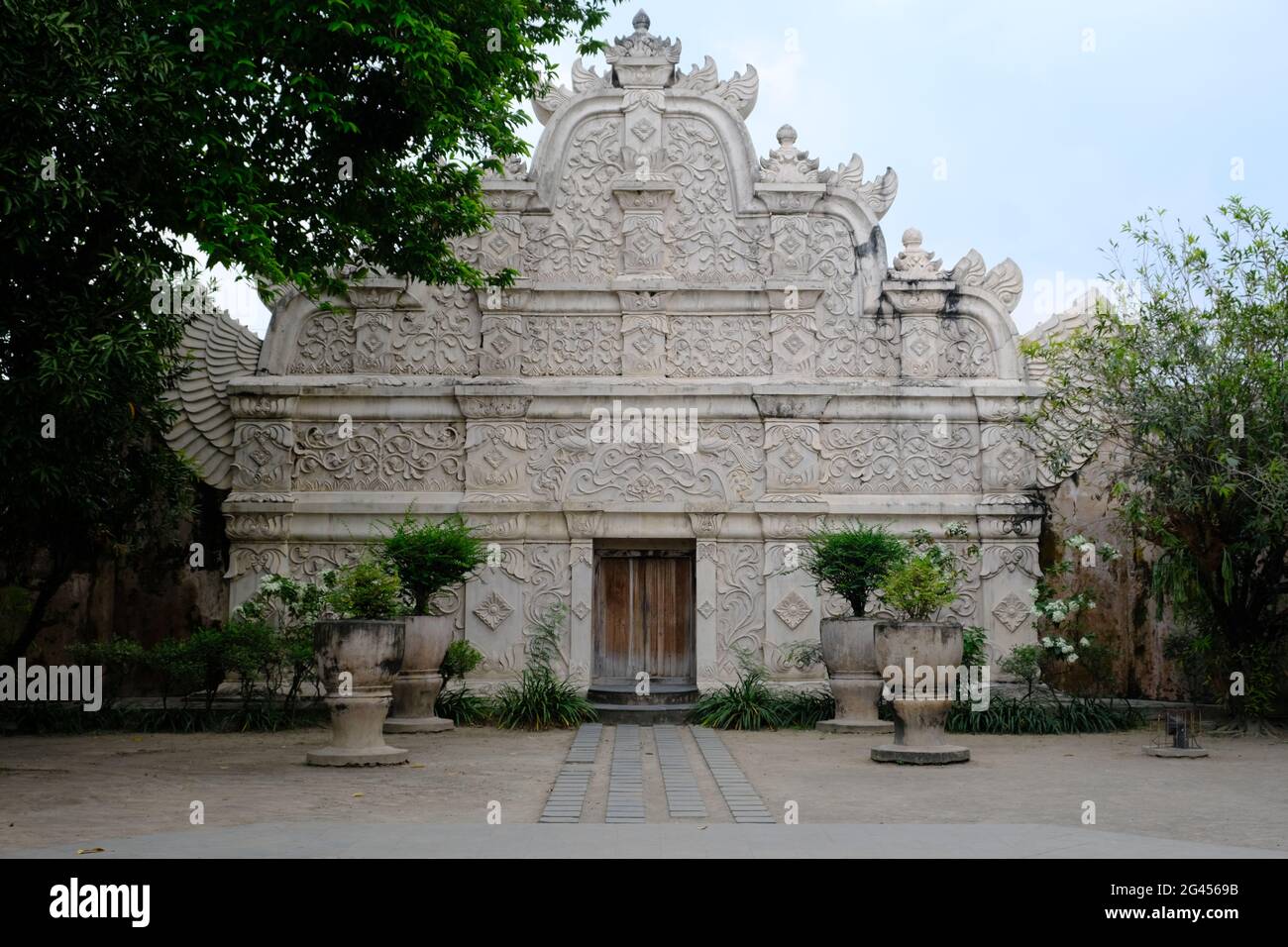 Indonesia Yogyakarta - Tamansari Water Castle - gate into Taman Sari Stock Photo