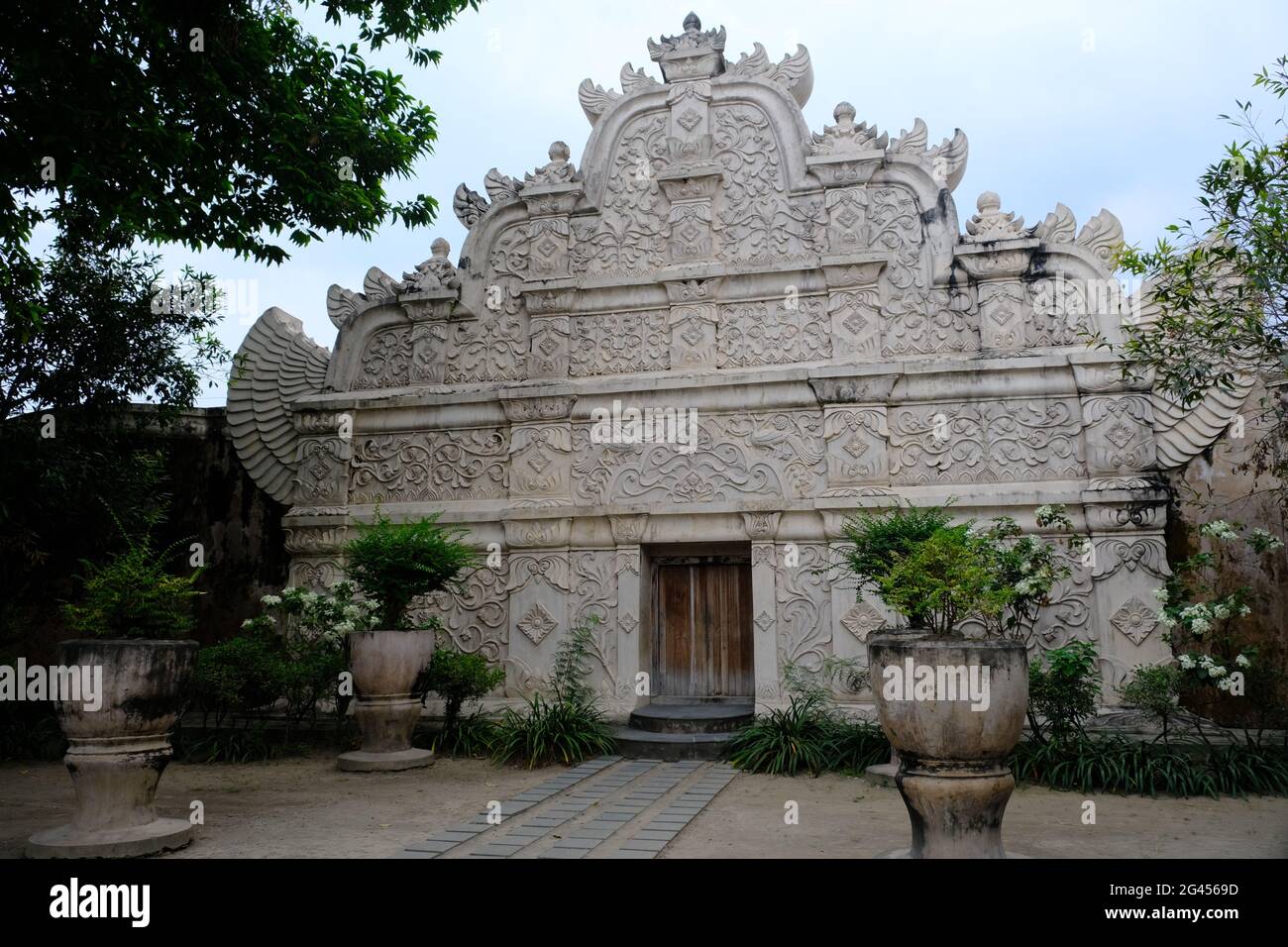 Indonesia Yogyakarta - Tamansari Water Castle - gate into Taman Sari Stock Photo