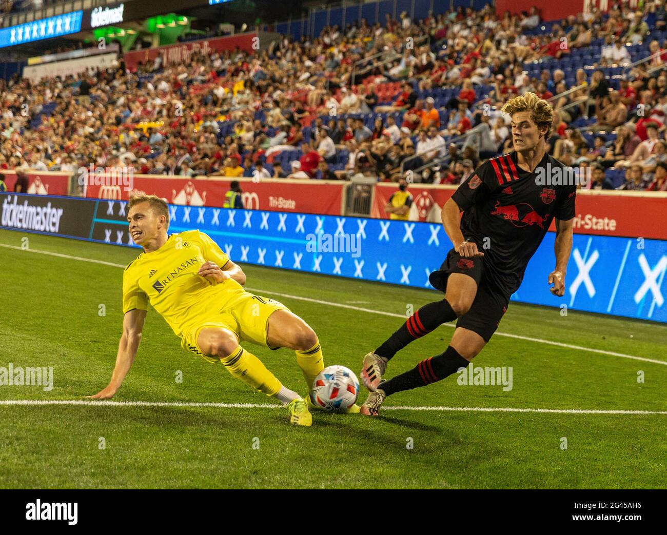 Harrison Nj June 18 21 Tom Barlow 74 Of Red Bulls And Alistair Johnston 12 Fight For Ball During Regular Mls Game Against Nashville Sc At Red Bull Arena Stock Photo Alamy Harrison Nj June 18 21 Tom Barlow 74 Of Red Bulls And Alistair Johnston 12 Fight For Ball During Regular Mls Game Against Nashville Sc At Red Bull Arena Stock Photo Alamy