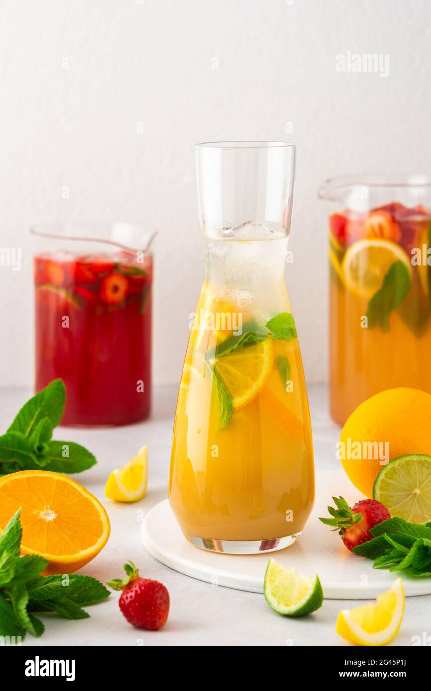 https://c8.alamy.com/comp/2G45P1J/jugs-of-fresh-refreshing-fruit-drinks-with-fruit-wedges-summer-cold-juices-with-ice-2G45P1J.jpg