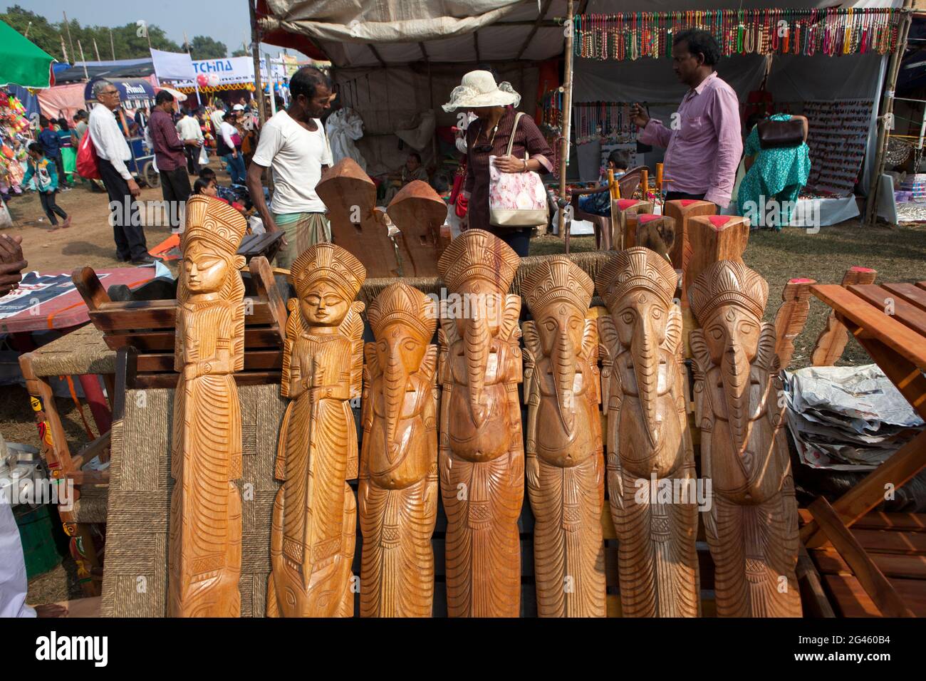Stalls selling traditional wooden crafts in Poush Mela, a historical rural fair of about 127 years old at Shantiniketan, West Bengal, India. Stock Photo