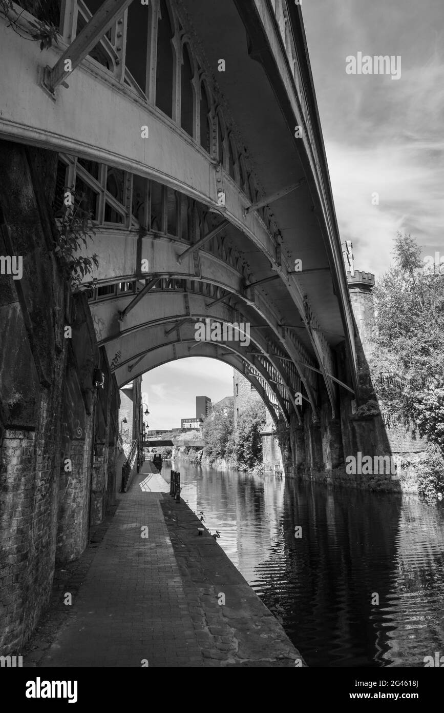 Old railway bridge over the Rochdale Canal at Deansgate in the centre of Manchester, Northern England. Stock Photo