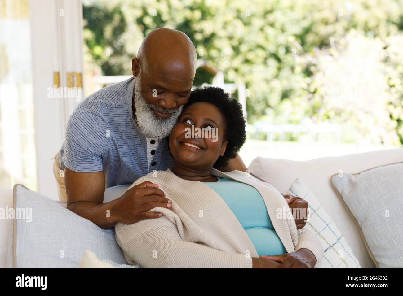 African american senior couple at home hi-res stock photography and ...